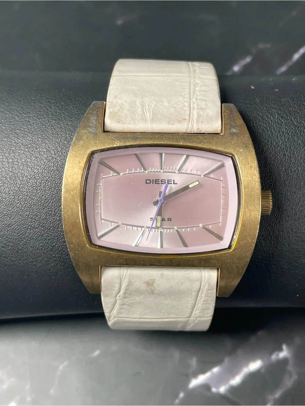 Vintage Diesel DZ-2132 Quartz Watch Gold Tone Pink Dial Textured Leather Strap